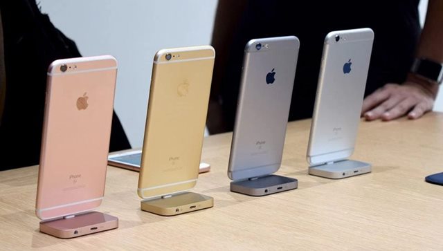 iPhone 8 kavisli ekranla geliyor!