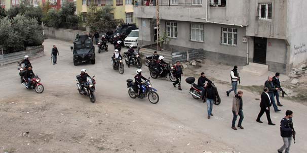Polis 'girilemez' denen o mahalleye böyle girdi!