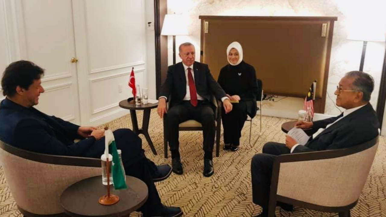 Bu fotoğrafla dünyaya ilan etti!