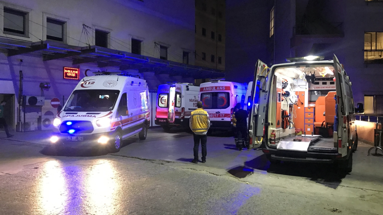Önce eşini sonra kendisini bıçakladı...