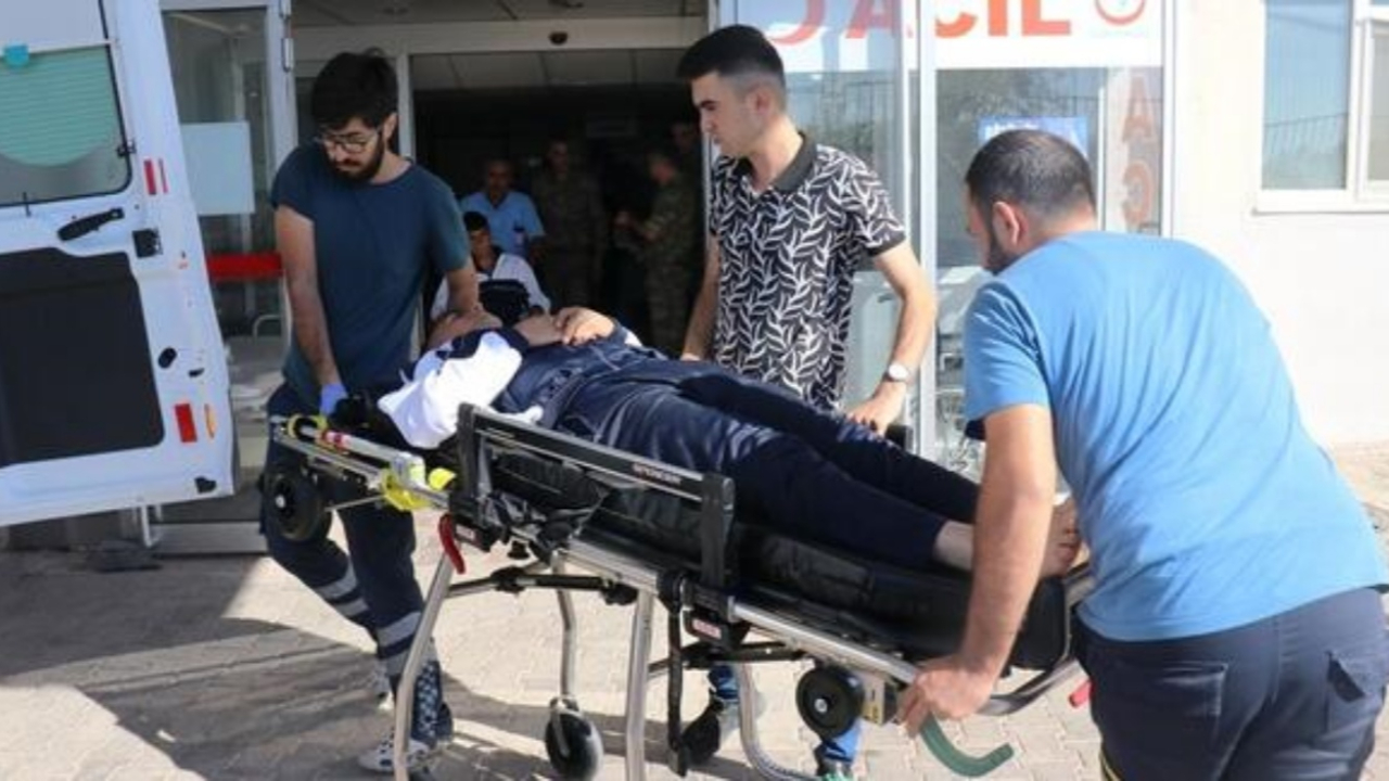 Sınırda askeri araç devrildi!