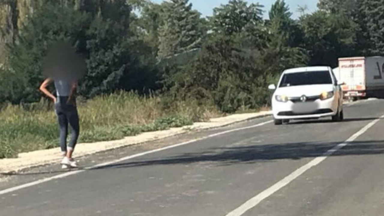 Yol kenarında iğrenç pazarlık
