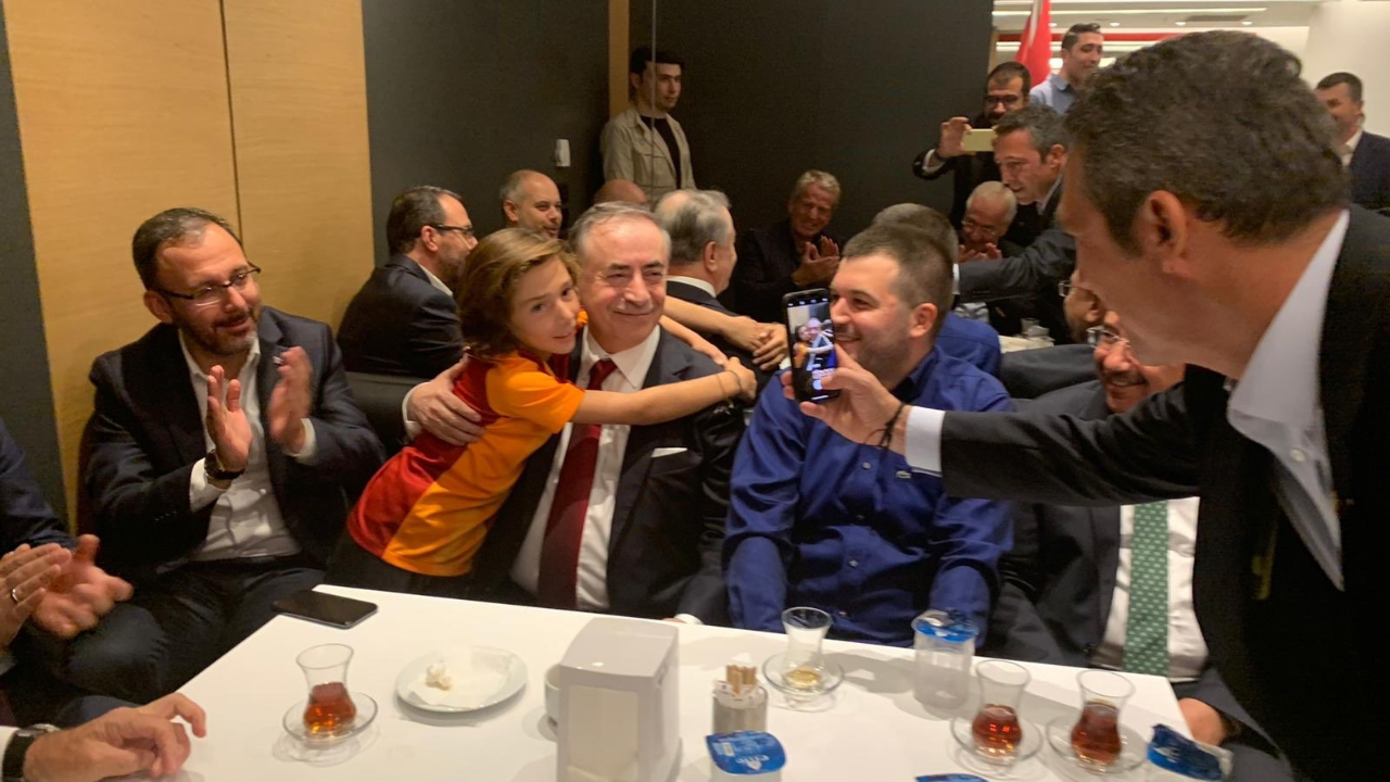 Bakan Kasapoğlu o fotoğrafın hikayesini anlattı!