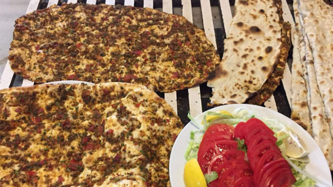 Ucuza lahmacun yiyenler dikkat!