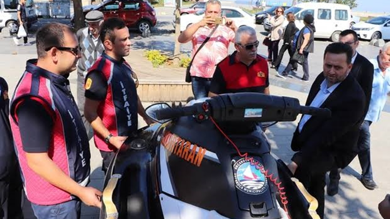 Düzce'de Başkan Okan Yanmaz, İtfaiye standını ziyaret etti