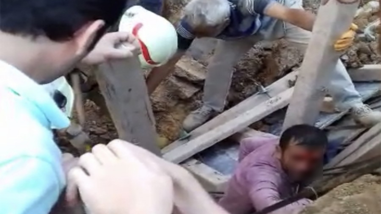 İnşaat çöktü, işçinin belden aşağısı göçük altında kaldı!