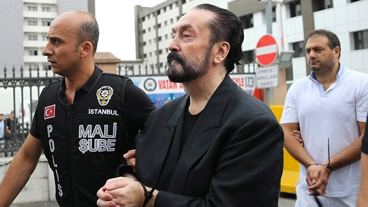 Adnan Oktar, avukatın sorularını beğenmiş...