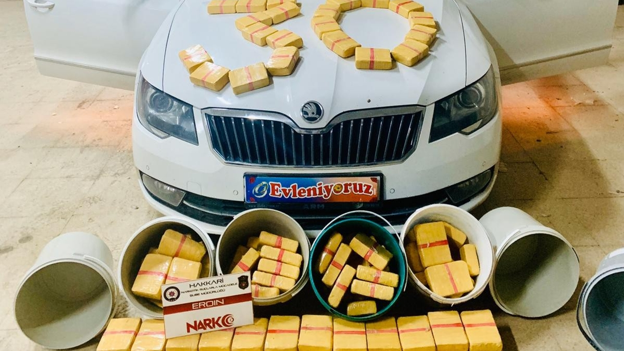 Gelin arabasında 74 kilo eroin yakalandı!