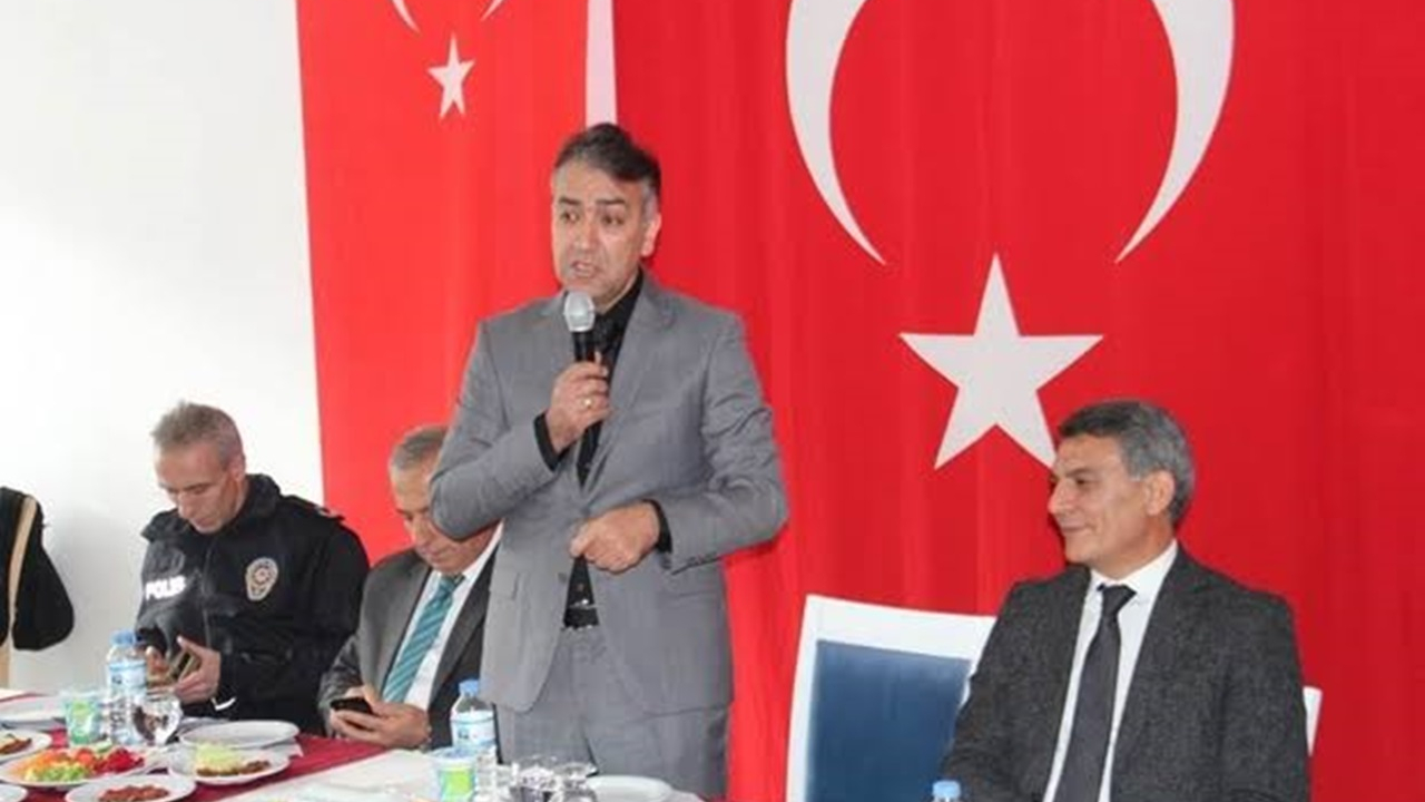 Bitlis'te Vali Oktay Çağatay, muhtarlarla bir araya geldi