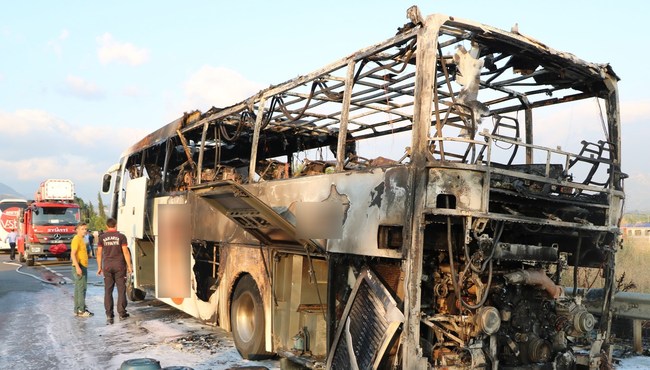 Sakarya’da yolcu otobüsü alev alev yandı