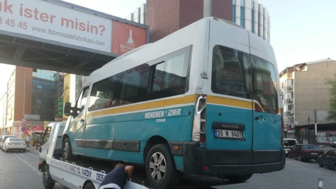Minibüs şoförü polise saldırdı