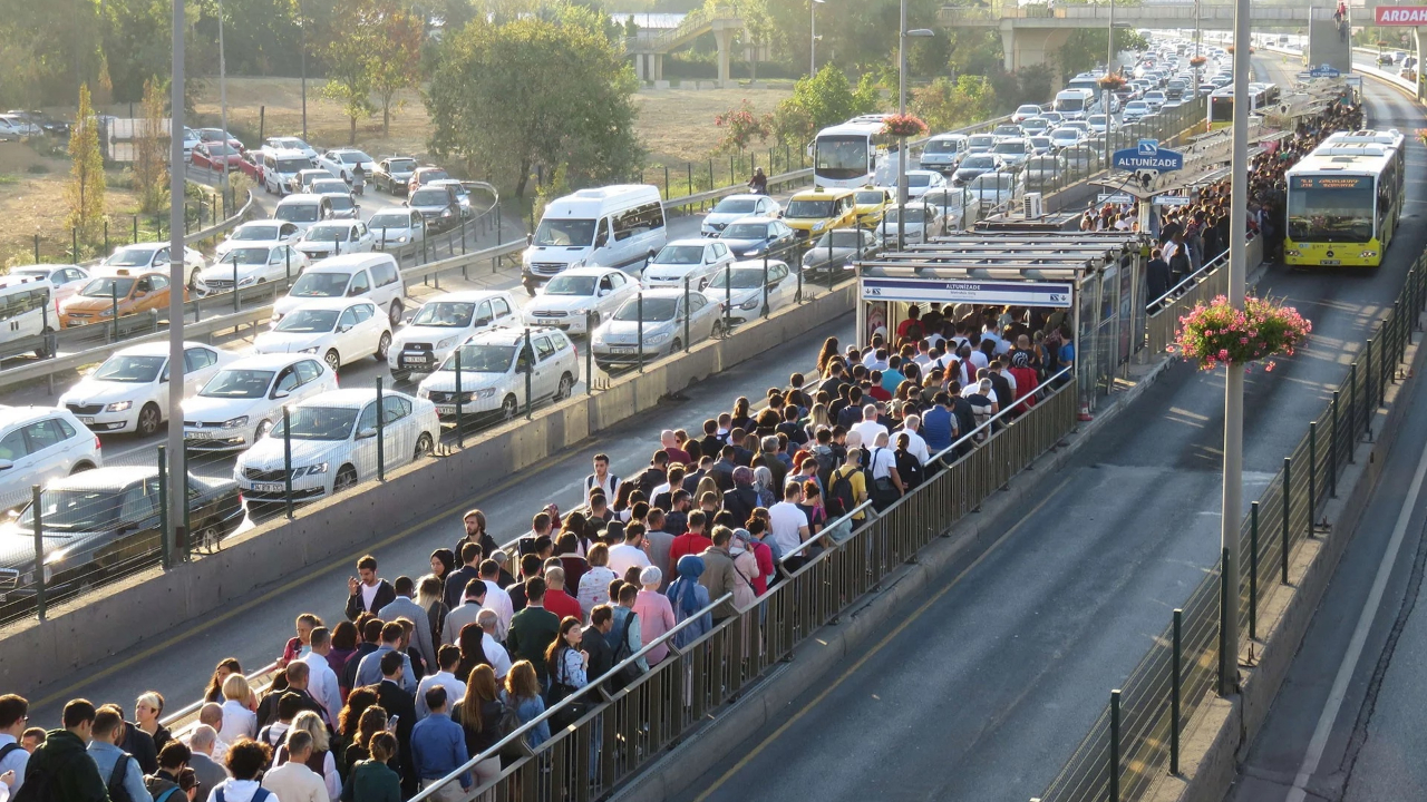 İstanbullunun Altunizade çilesi sürüyor!