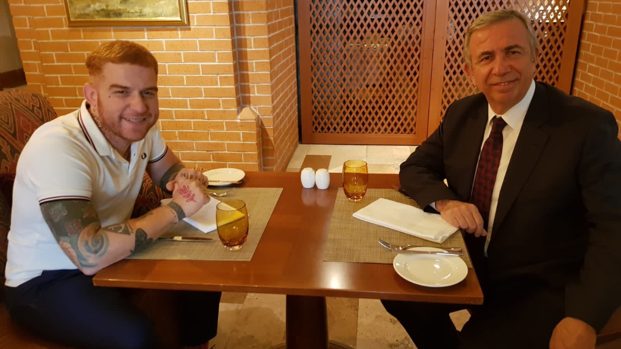 Bu bir 'Sanatçı yalaka olmaz' haberidir!