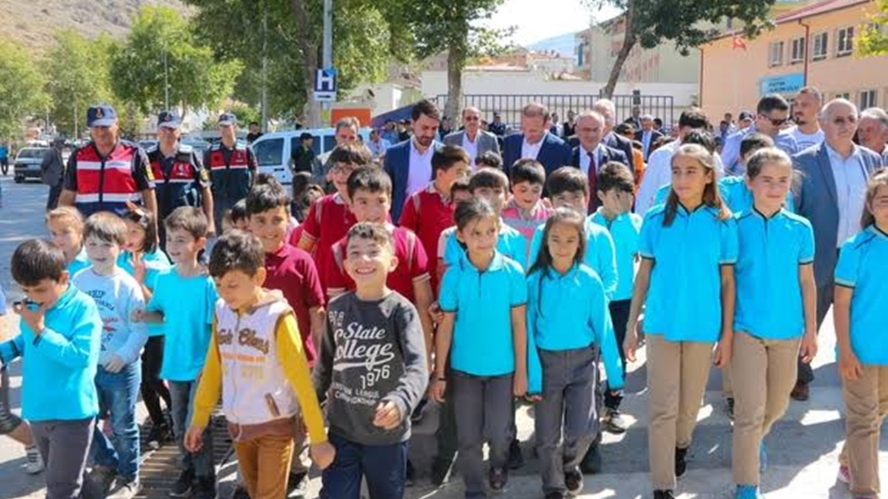 Kayseri'de Başkan Esat Öztürk: ”Trafikte riayet etmemiz gereken konu yayaların önceliğidir”