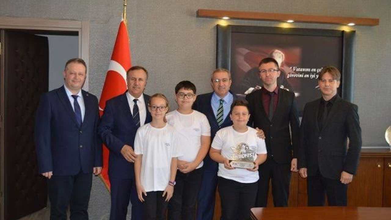 Kırklareli'de Kaymakam Mustafa Kaya, Türkiye ikincisi ekibi tebrik etti