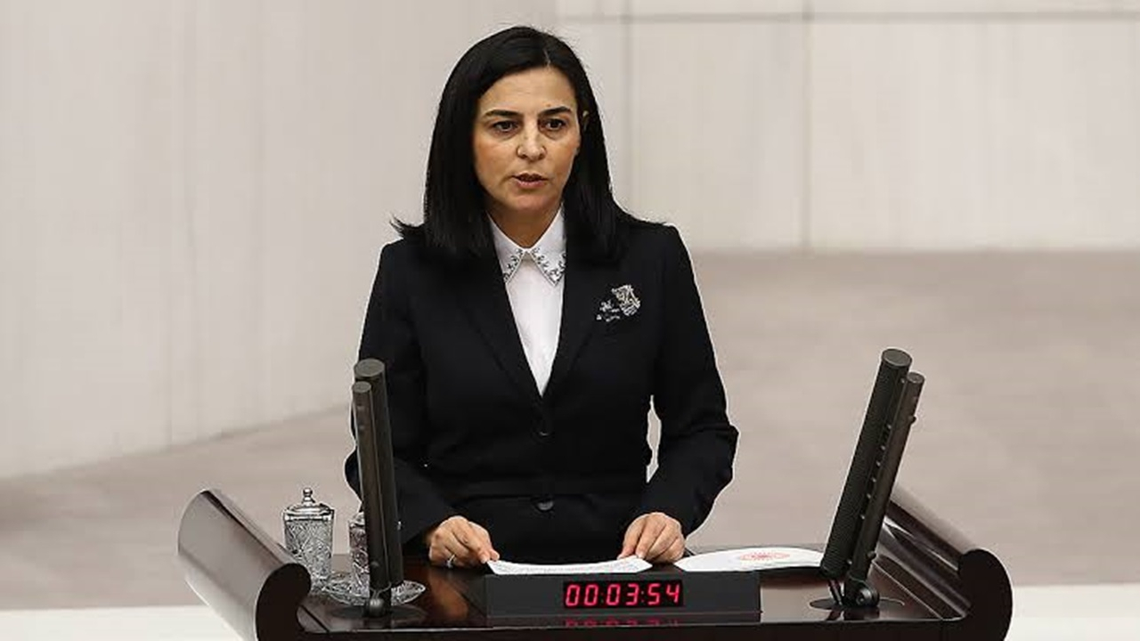 İstanbul'da AK Partili Vekil Pervin Tuba Durgut: ”Yahya Kemal’i anlamak için elimize sözlük alıyoruz”