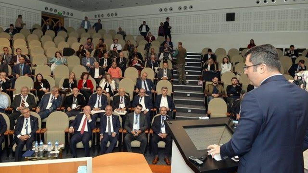 Erzurum'da Vali Okay Memiş: “Aşıklar, geçmişin Facebook ve Twitter’i gibiydi”