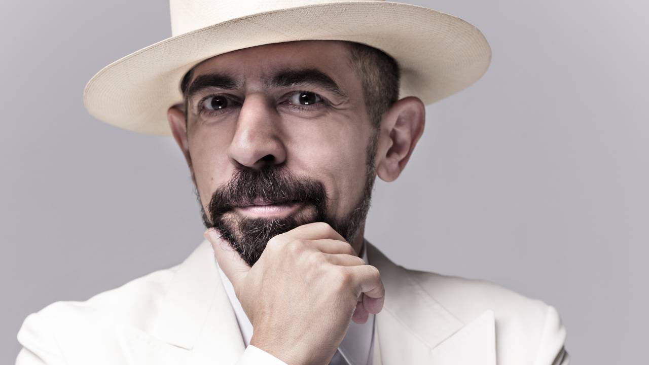 Okan Bayülgen'in babasına dolandırıcı şoku!