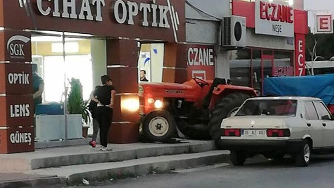 Kontrolü kaybedip mağazaya daldı!