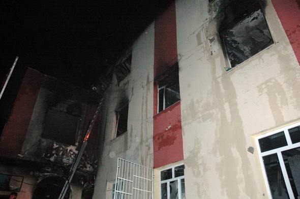 Adana Valisi Mahmut Demirtaş: 12 cenazeye ulaştık, 22 kişi hastaneye kaldırıldı