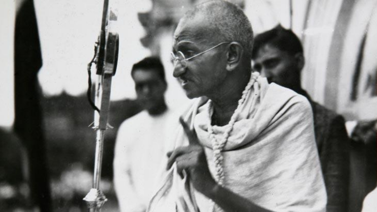 Mahatma Gandi'nin külleri çalındı!