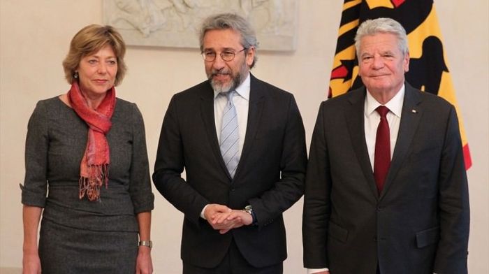 Vatan haini Can Dündar utanmadan Başbakanlığa başvurmuş