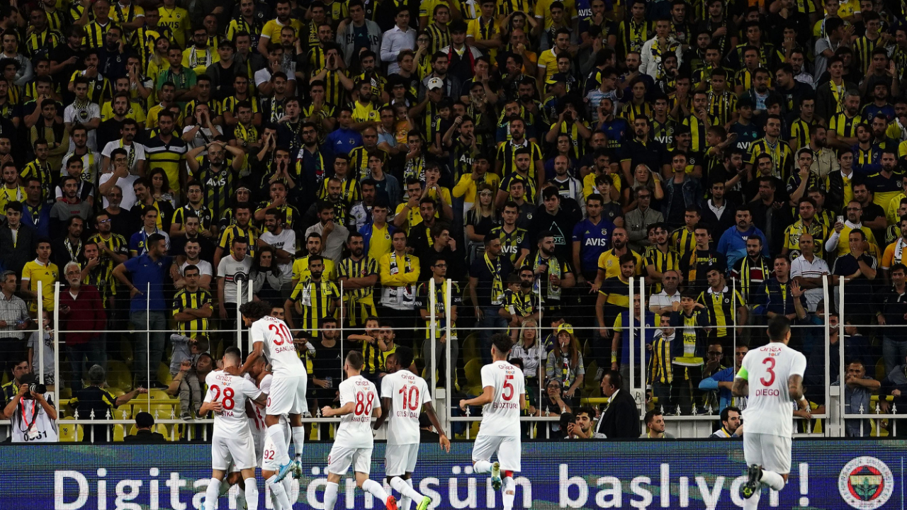 Fenerbahçe'ye evinde büyük şok!