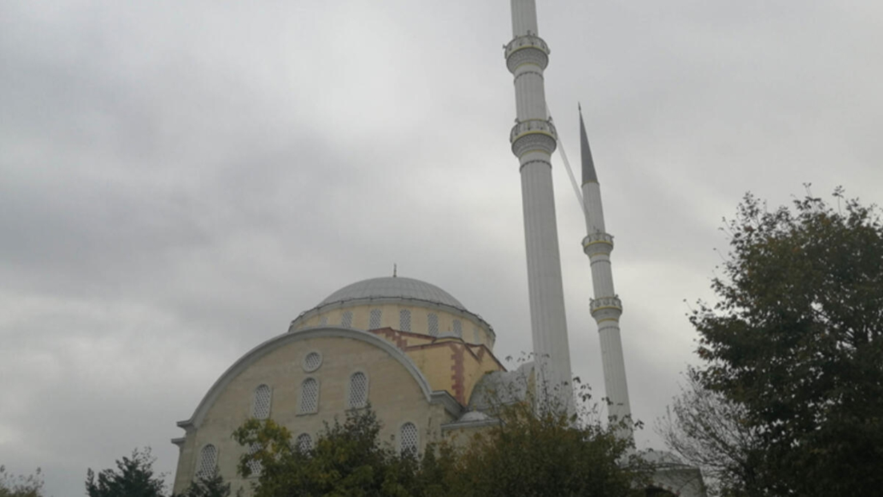 Bakırköy'deki cami ibadete kapatıldı...