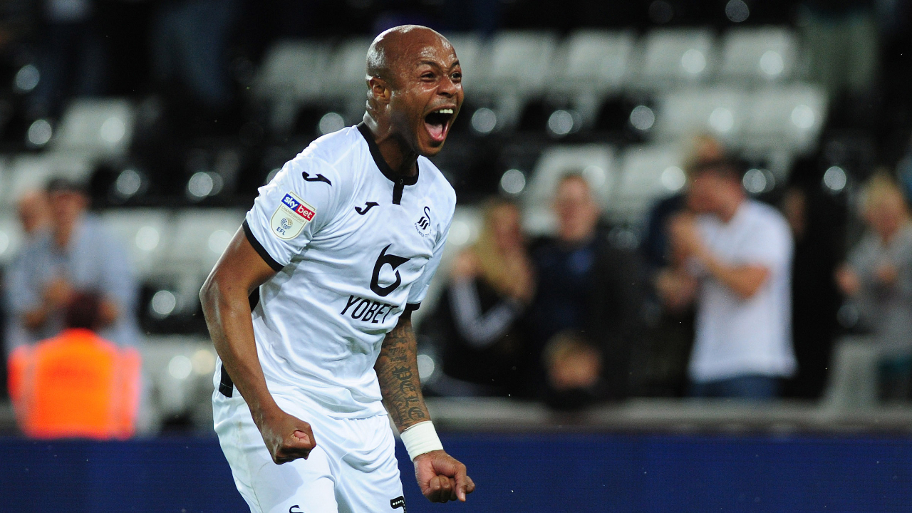 Slimani'den sonra Ayew de şova başladı!