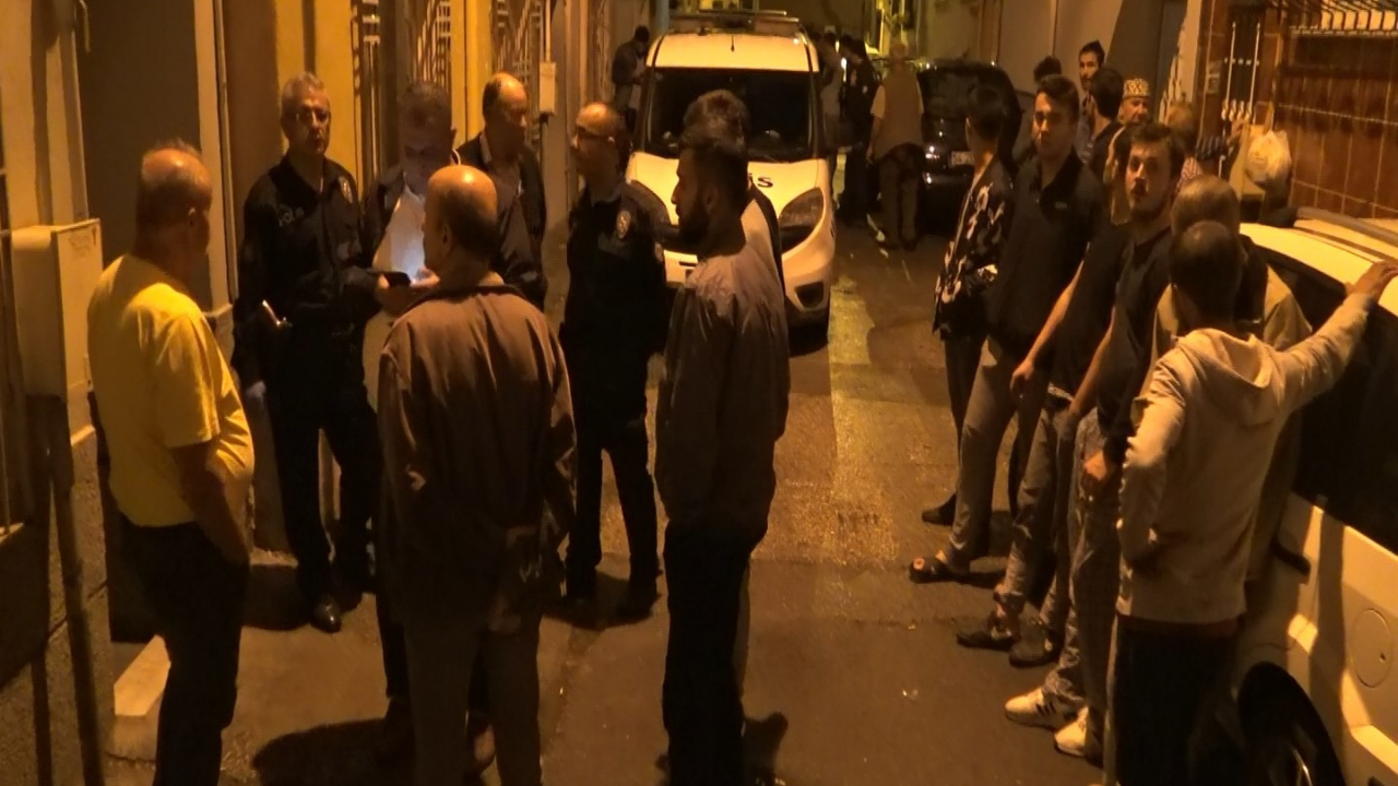 Haber alamadıkları komşularını evde ölü buldular!