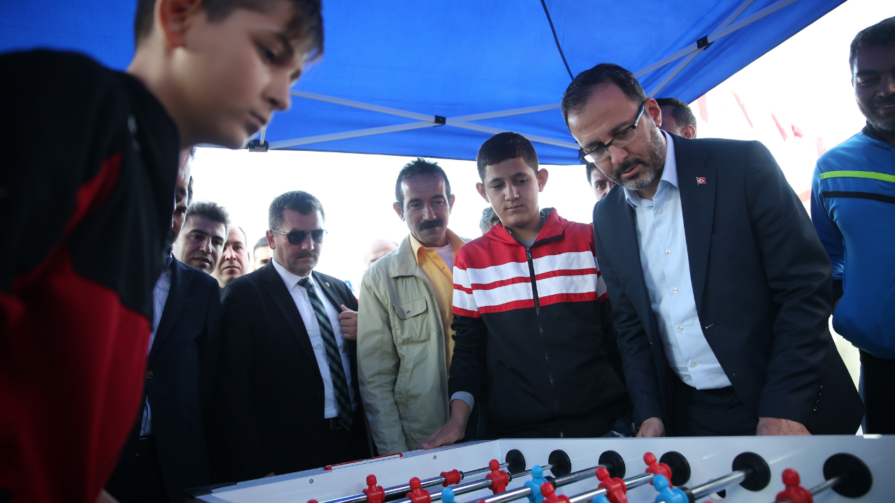 'Kendini spora, sanata, kültüre adayan gençleri tebrik ediyorum'