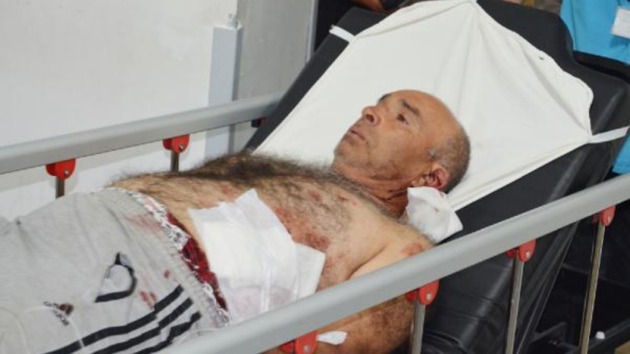 Torunlarının gözü önünde bıçaklandı!