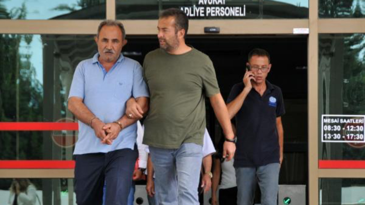Eşi evi terk etti, sorumlu tuttuğu komşusunu öldürdü!