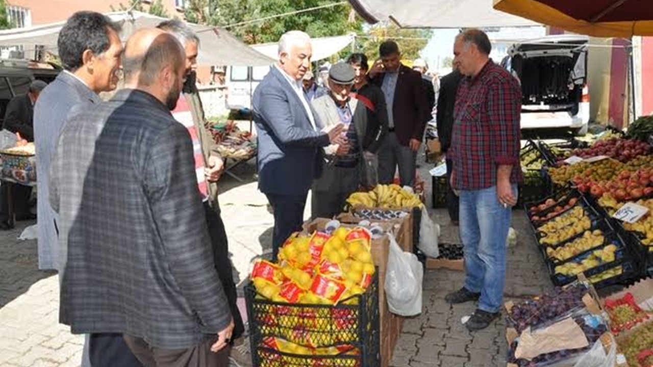 Kars'ta Başkan Erçetin Altay, pazar esnafıyla buluştu