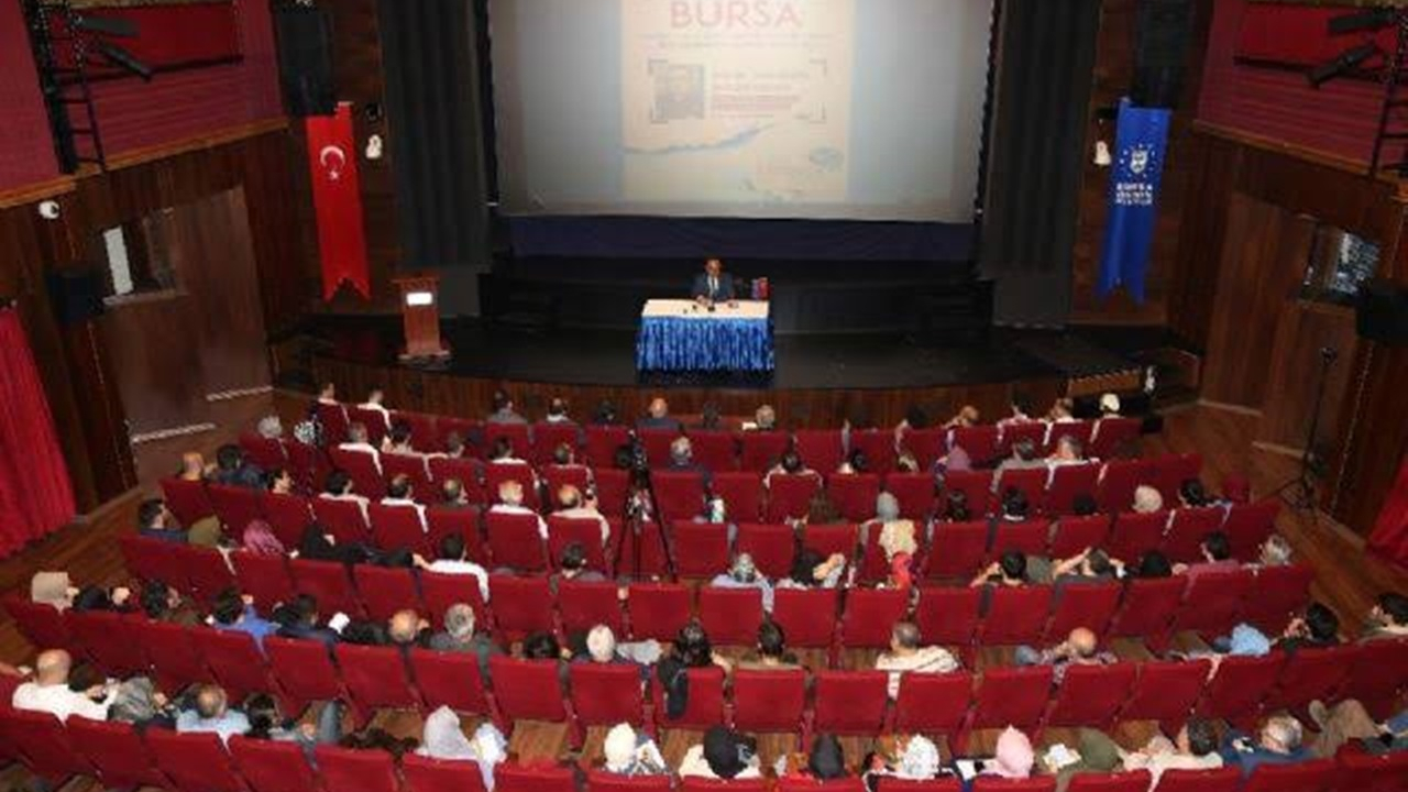 Bursa'da Prof. Tufan Gündüz: “Tarihi unutmak karda uyumak gibidir”