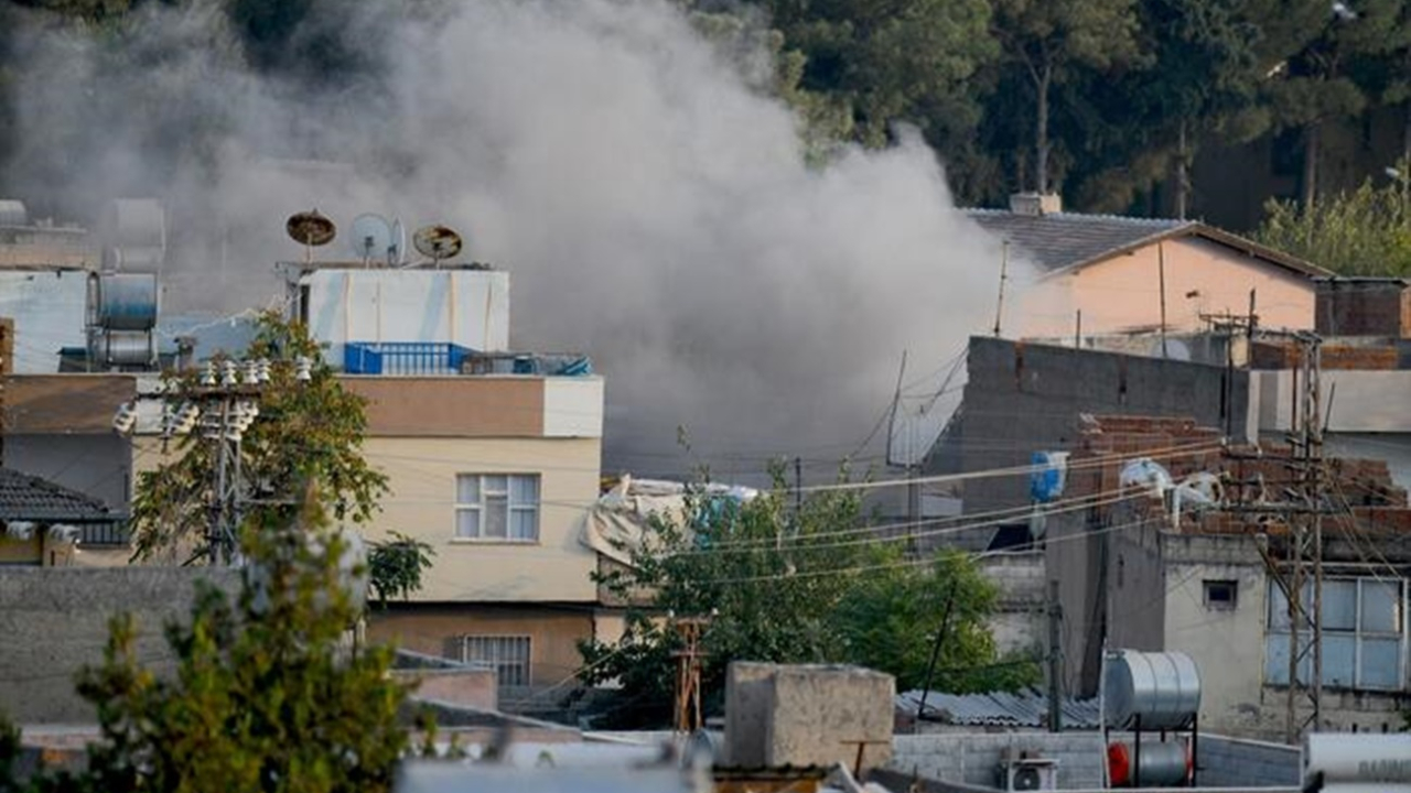 Suriye'den atılan roket, Mardin'de binaya isabet etti!