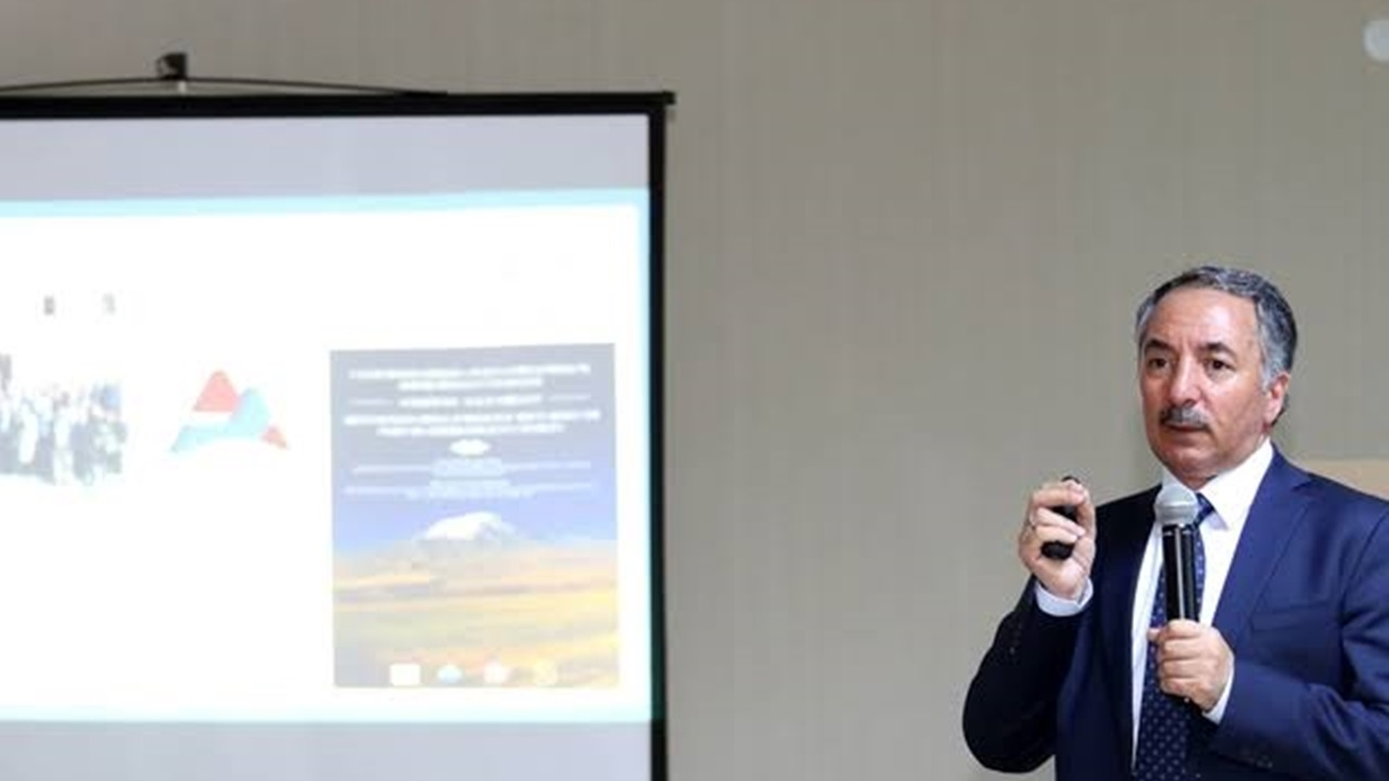 Ağrı'da Rektör Abdulhalik Karabulut öğrencilerle bir araya geldi
