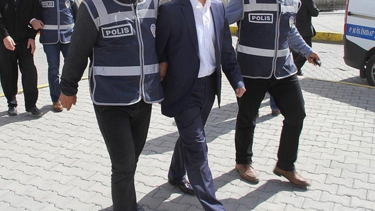 İzmir'de FETÖ'nün emniyet yapılanmasına operasyon!