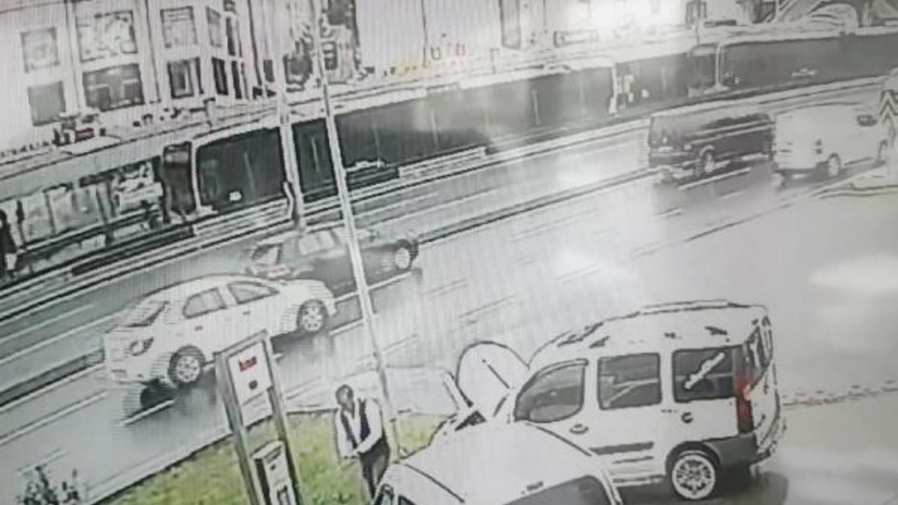 Haramidere'deki metrobüs kazası kamerada
