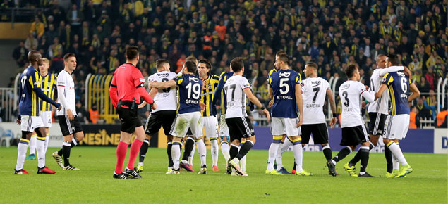 Derbide kavga! Önce sahada sonra tünelde!