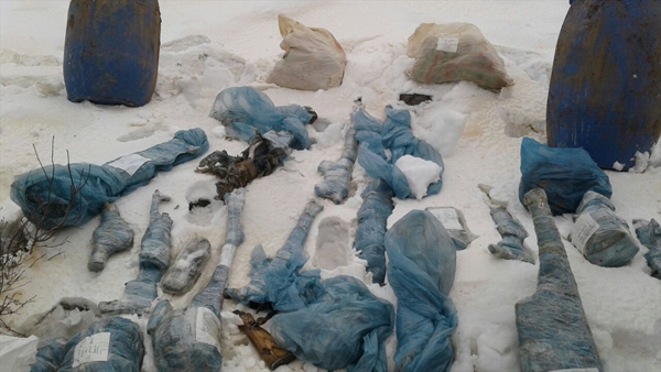 Hakkari'de toprağa gömülü silah ve mühimmat bulundu