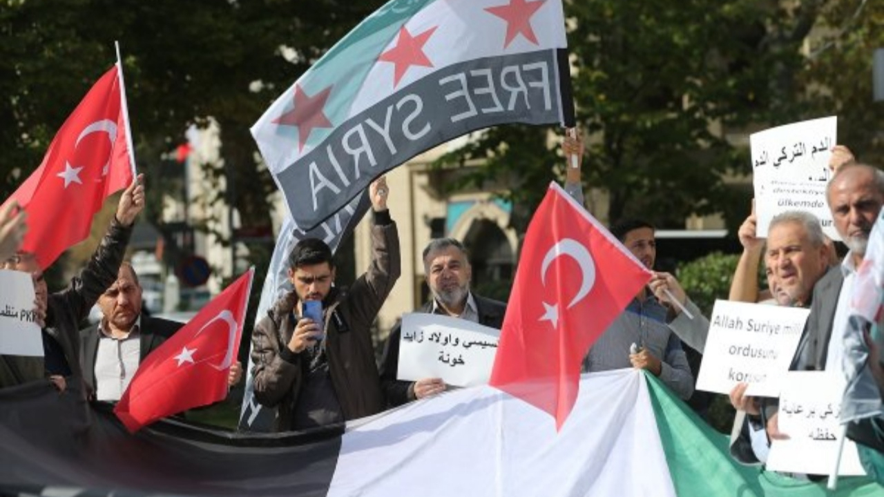 Evlerine dönmek için Türk askerine dua ediyorlar
