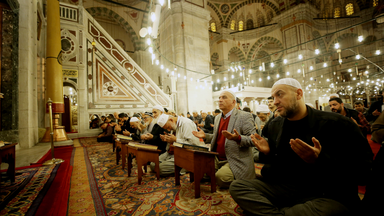Bu sabah 90 bin camide Fetih Suresi okundu!