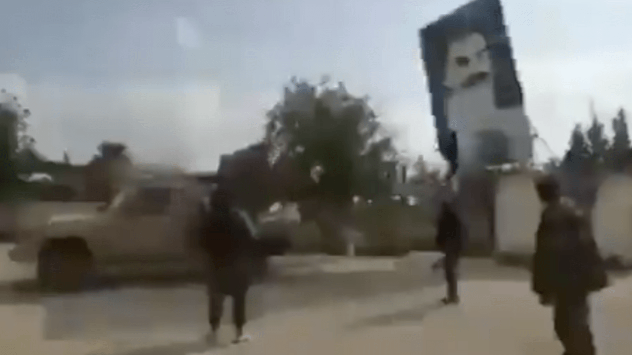 Öcalan'ın posterleri böyle söküldü!