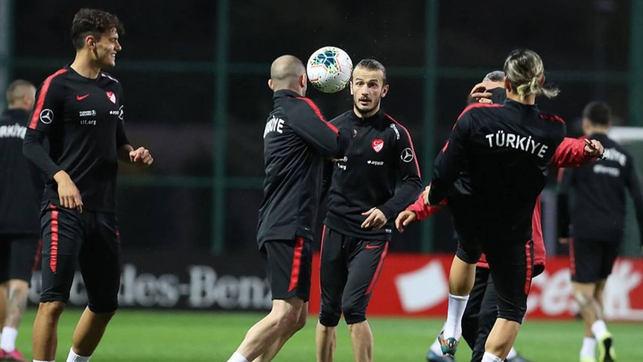 Emre'den sonra o isimler de kadroda yok!