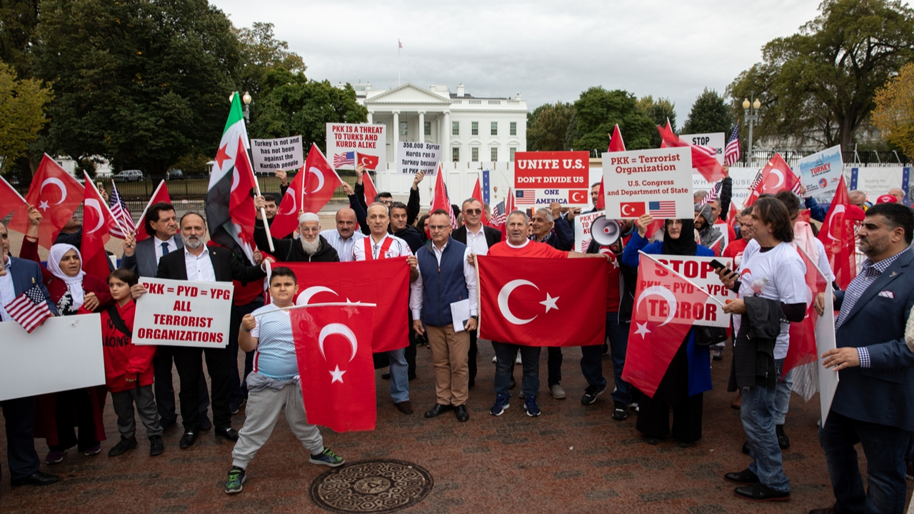 Beyaz Saray önünde Barış Pınarı yürüyüşü...