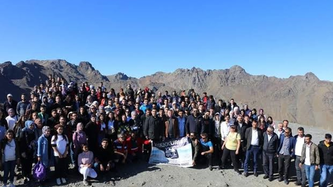 Erzurum'da Başkan Ahmet Coşkun, gençlerle bir araya geldi