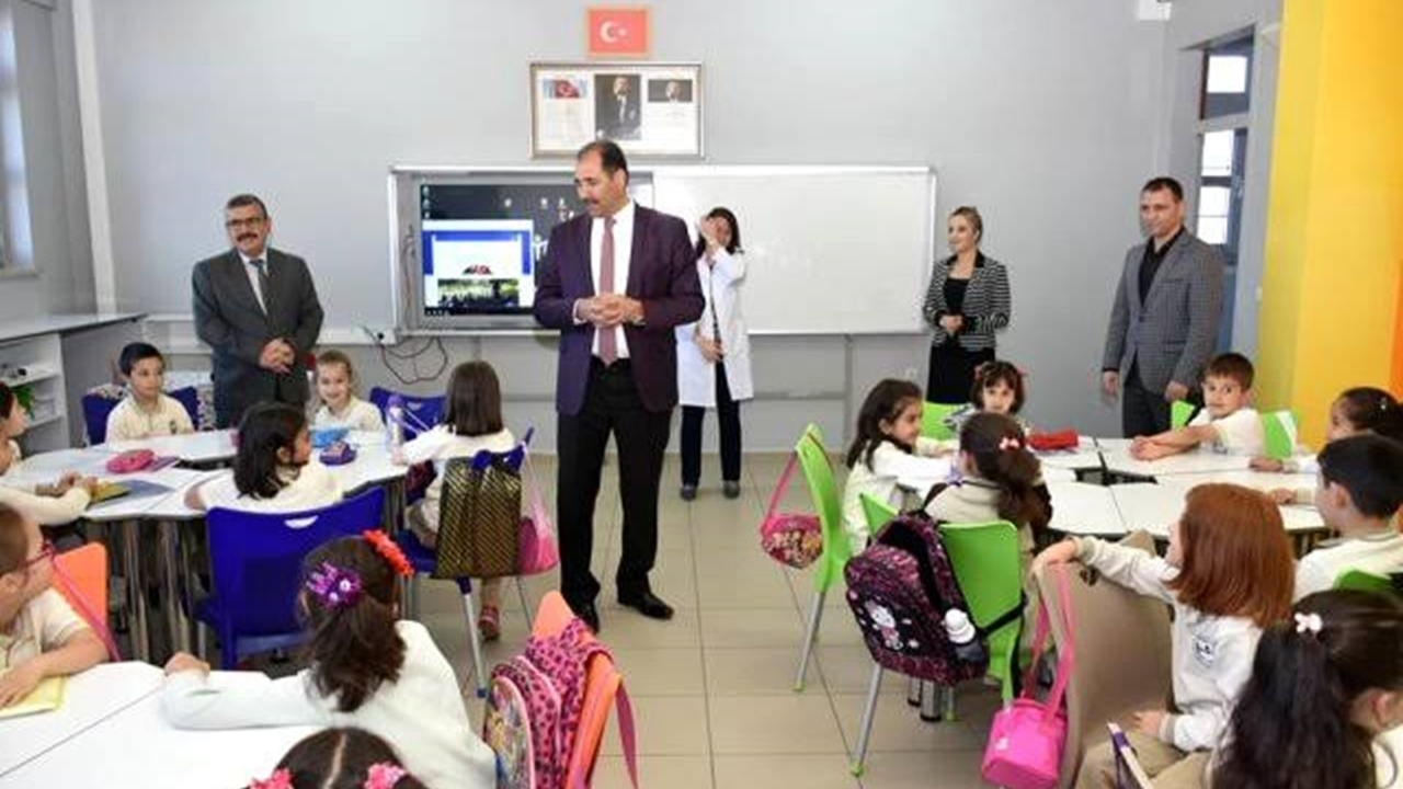 Erzincan'da Aziz Gün: "Öğrencinin aktif olduğu bir eğitim sistemi bizim önceliğimiz"