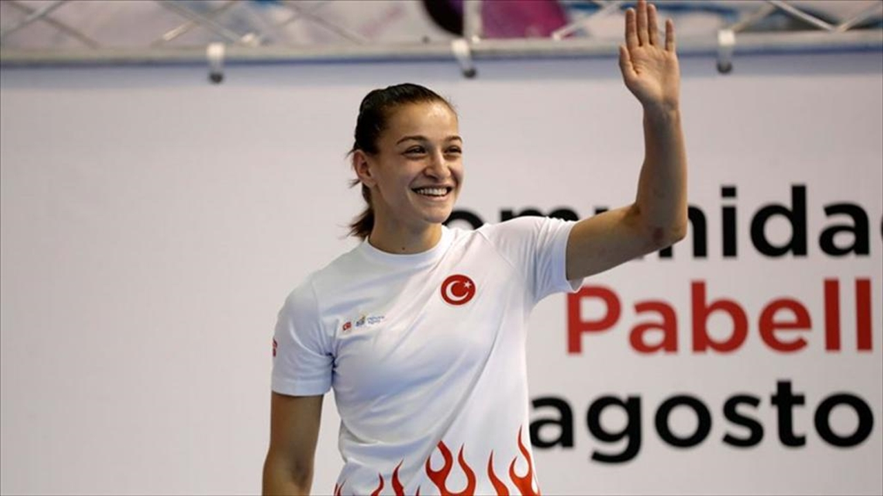 Buse Naz Çakıroğlu'ndan gümüş madalya!