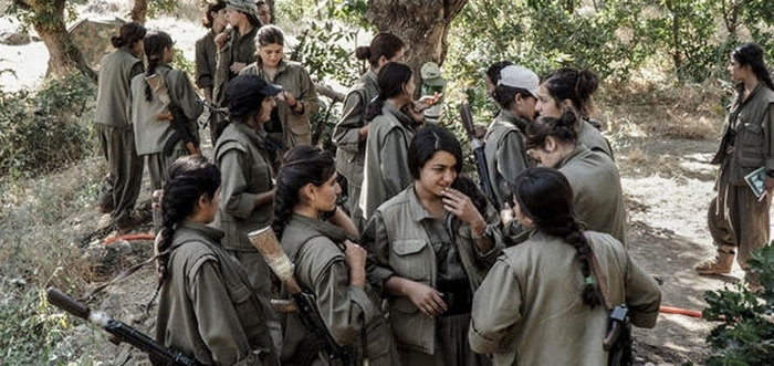 8 PKK'lı kadını mağarada öldürüp, çığ düştü diye tören yaptılar
